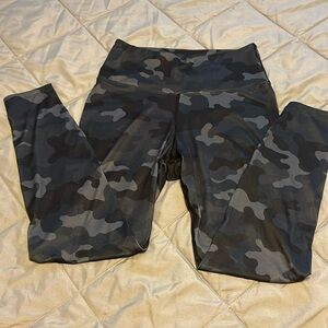 Love Life Live, black & gray Camo leggings waistband pocket Excellent Condition